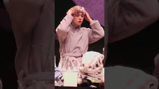 Her hair got caught😅 #yeonjun [Cr to owner] #txtbighitofficial #txt #moa #kpop #kpopidol #yeonjuntxt
