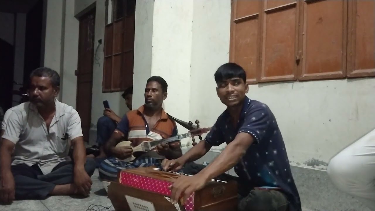 মিছে মায়ায় মোজিয়ে মন? mis Maya Moji Emon. 