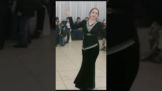 Цыгане. Танцует красавица в чёрном. #shorts #dance