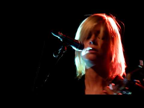 Anna Ternheim (acoustic trio) - My Heart Still Bea...