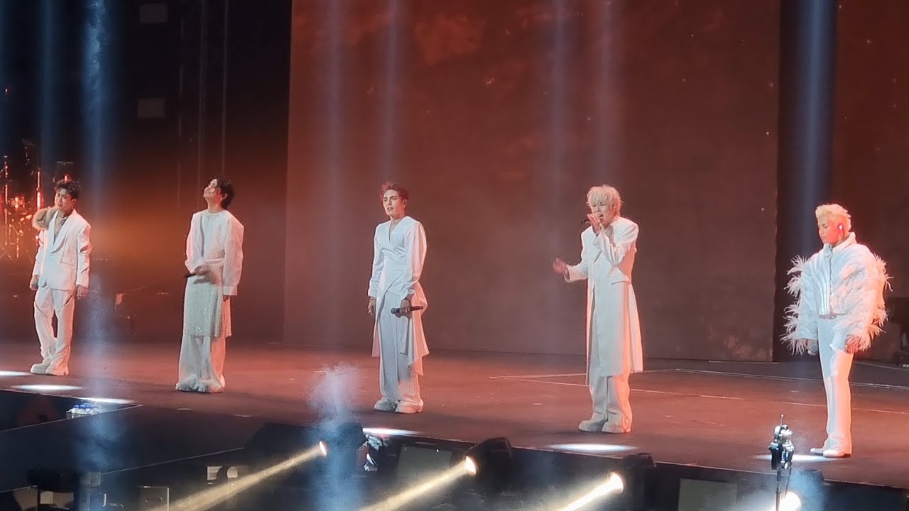 ILAW - SB19 Fancam - 230624 SB19 Pagtatag in Manila Day 1, Araneta Coliseum - FanBoy Doll Arch