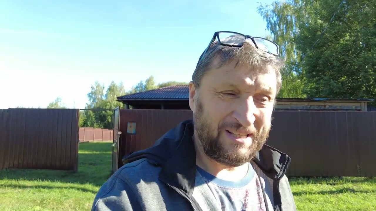 Маленький дом из бревна. - YouTube