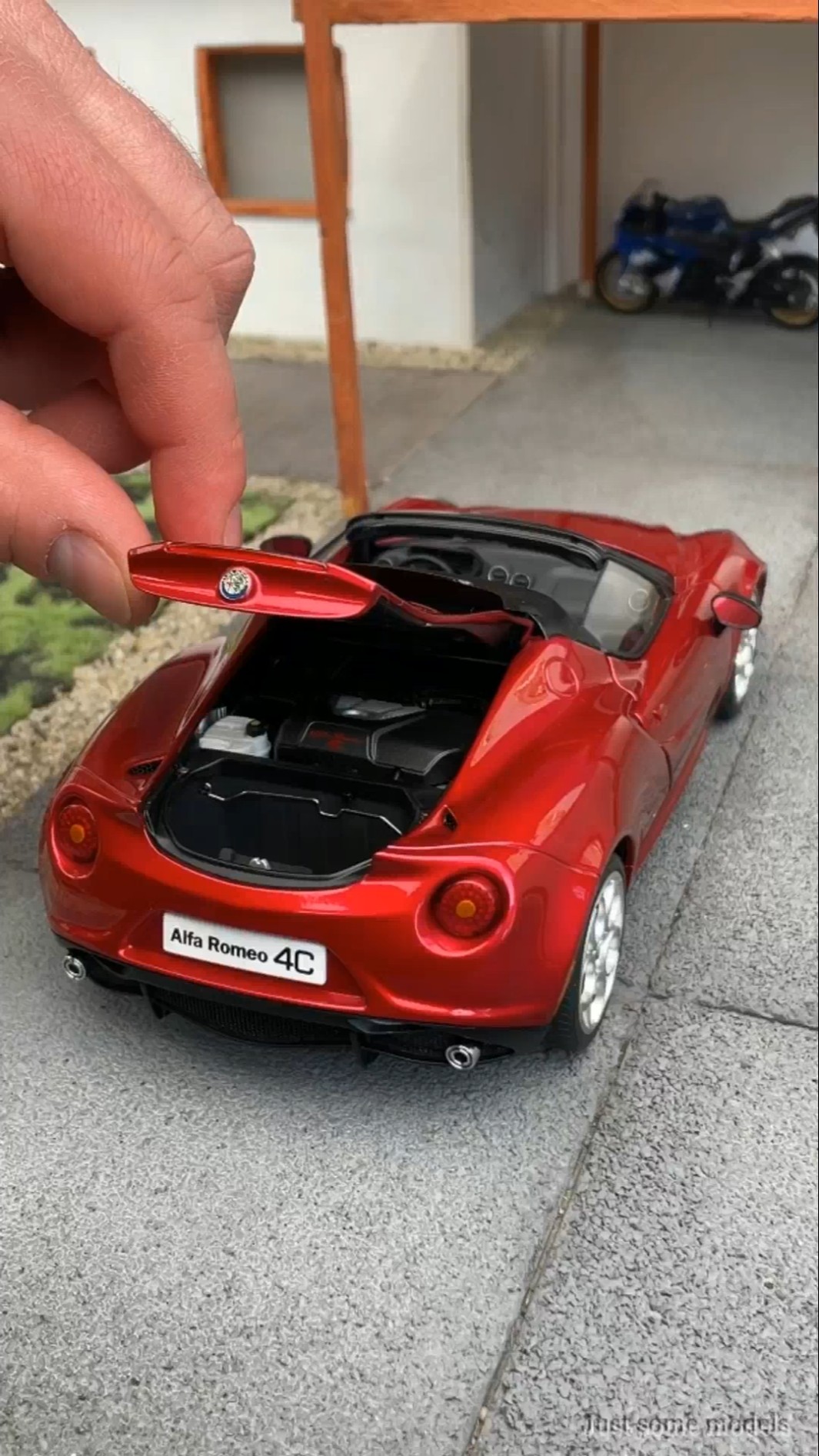 101-101 オートアート 1/18 アルファ・ロメオ 4C SPIDER 1/18 Autoart Alfa Romeo 4C - YouTube