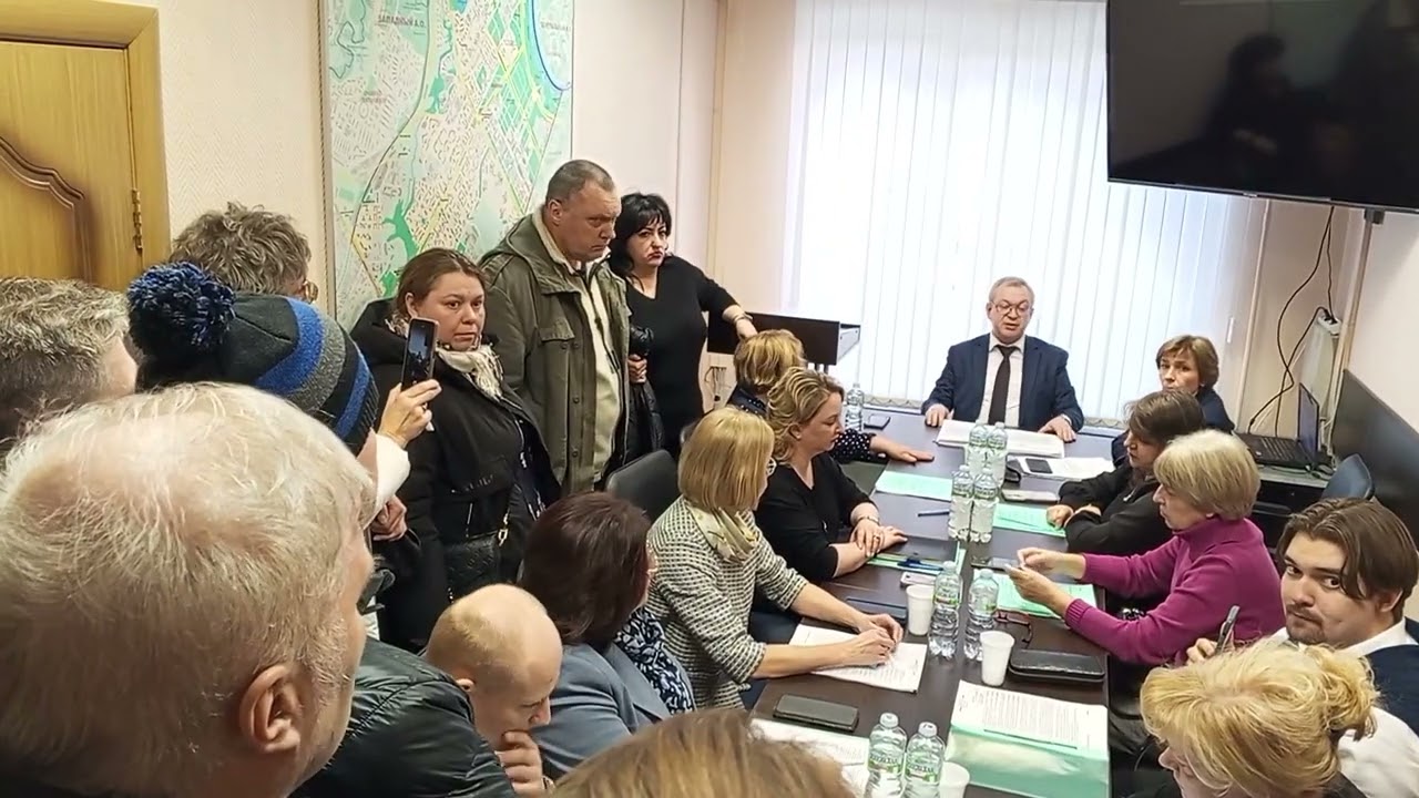 Депутаты подчинились воле народа.