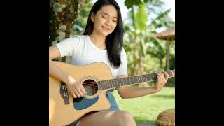 Gadis Desa Pandai Bermain Gitar