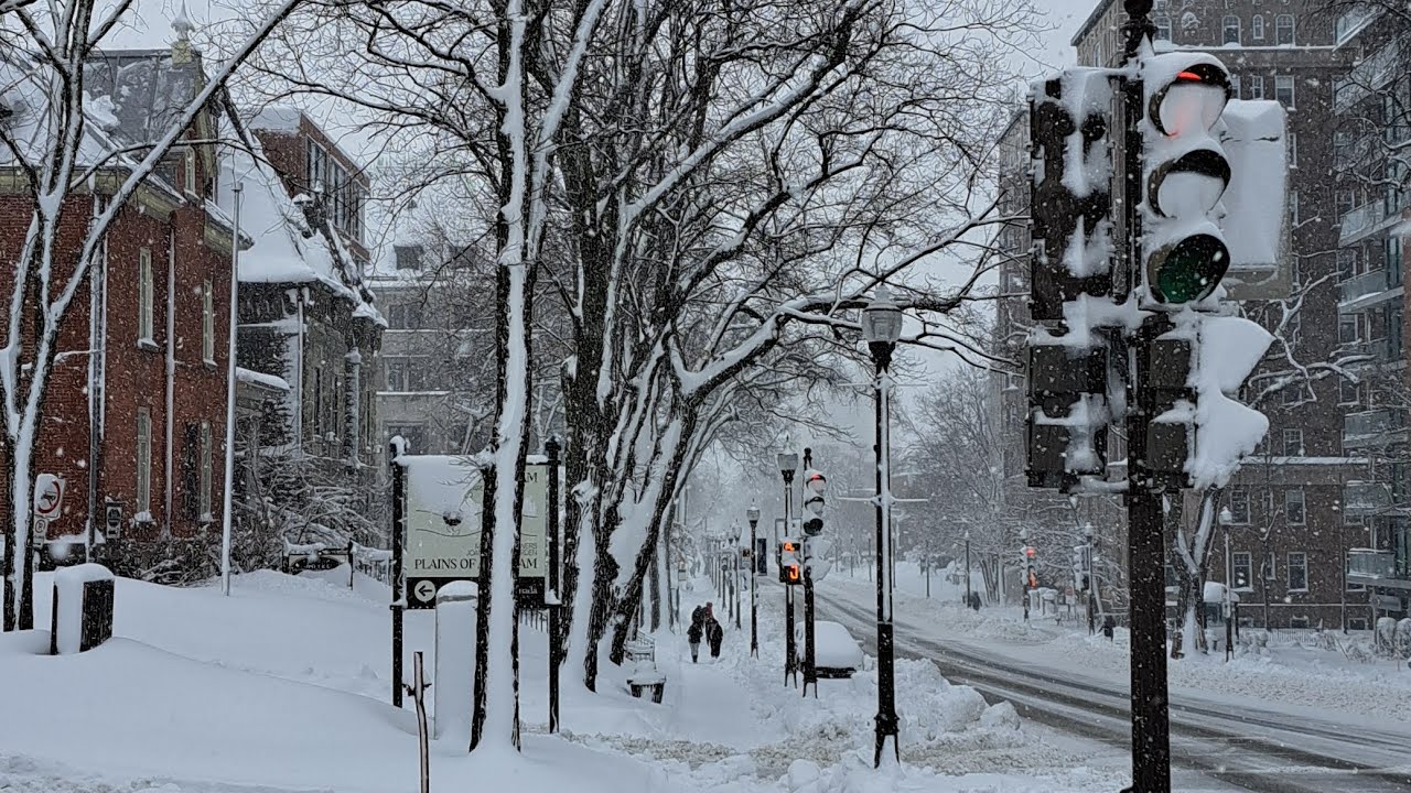 4K HDR QUEBEC CITY/ WALKING IN A WINTER SNOWSTORM / BEAUTIFUL ...