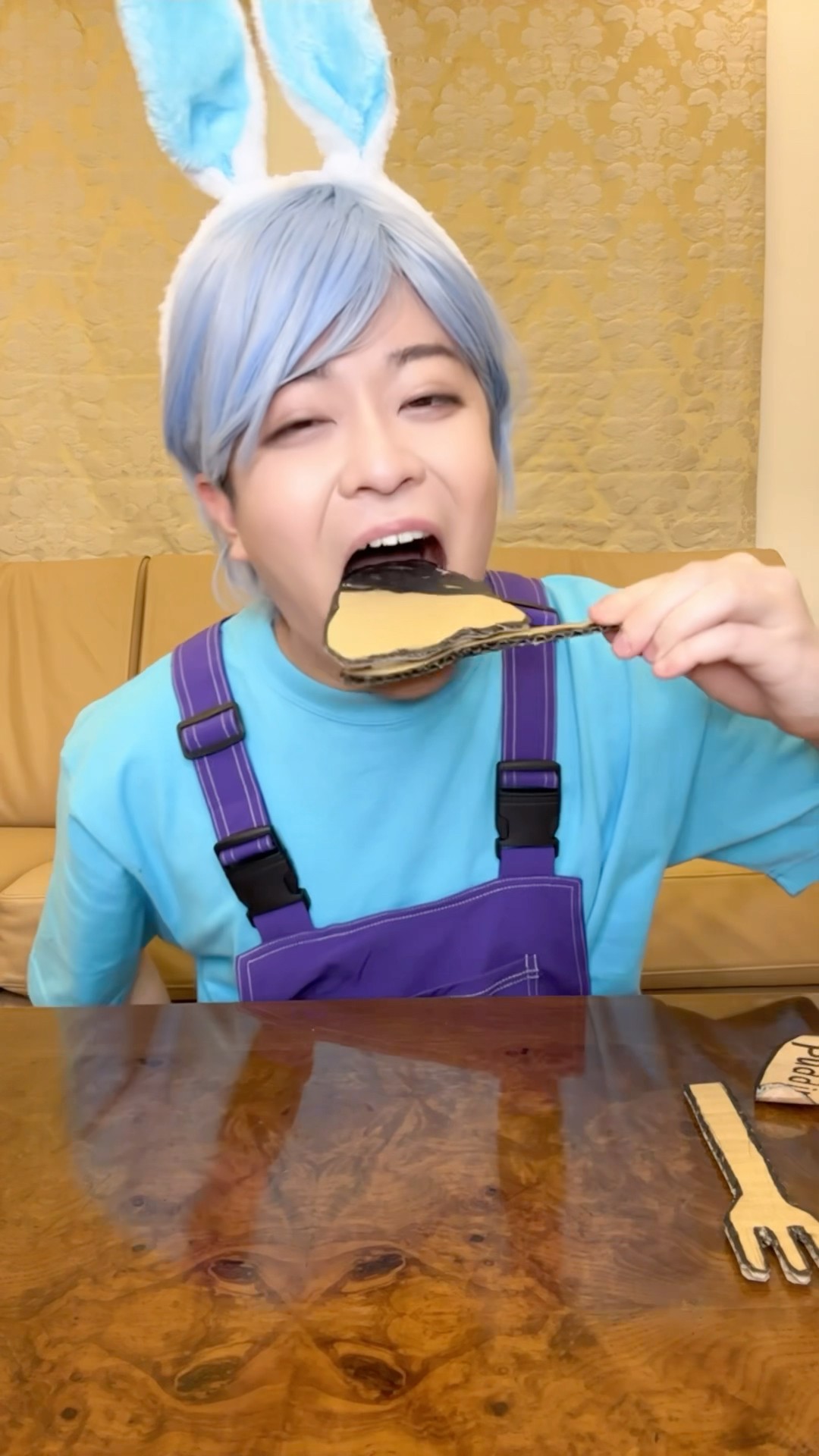 EAT CARDBOARD PUDDING WITH A SPOON！#asmr