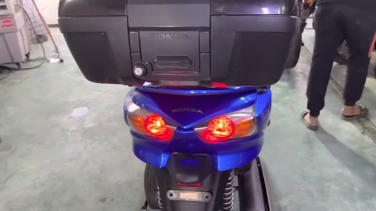 HONDA FORZA MF010 من محلات كلشي وكلاشي للتجارة العامة عنواني بغداد حي القاهرة تقاطع الدلفية سوق الحد