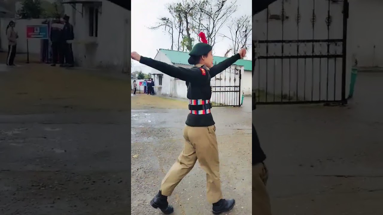 NCC Drill : Chalte Chalte Dahine aur bayne Salute
