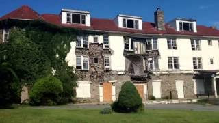 Alone in HAUNTED HILLTOP HOUSE HOTEL (climbed to the top)