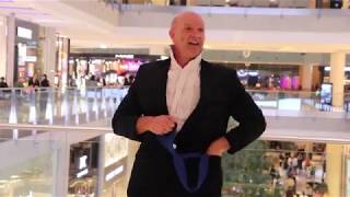 The Groovy Guy in Dubai – Multi-talented Juggling and Magical Comedian