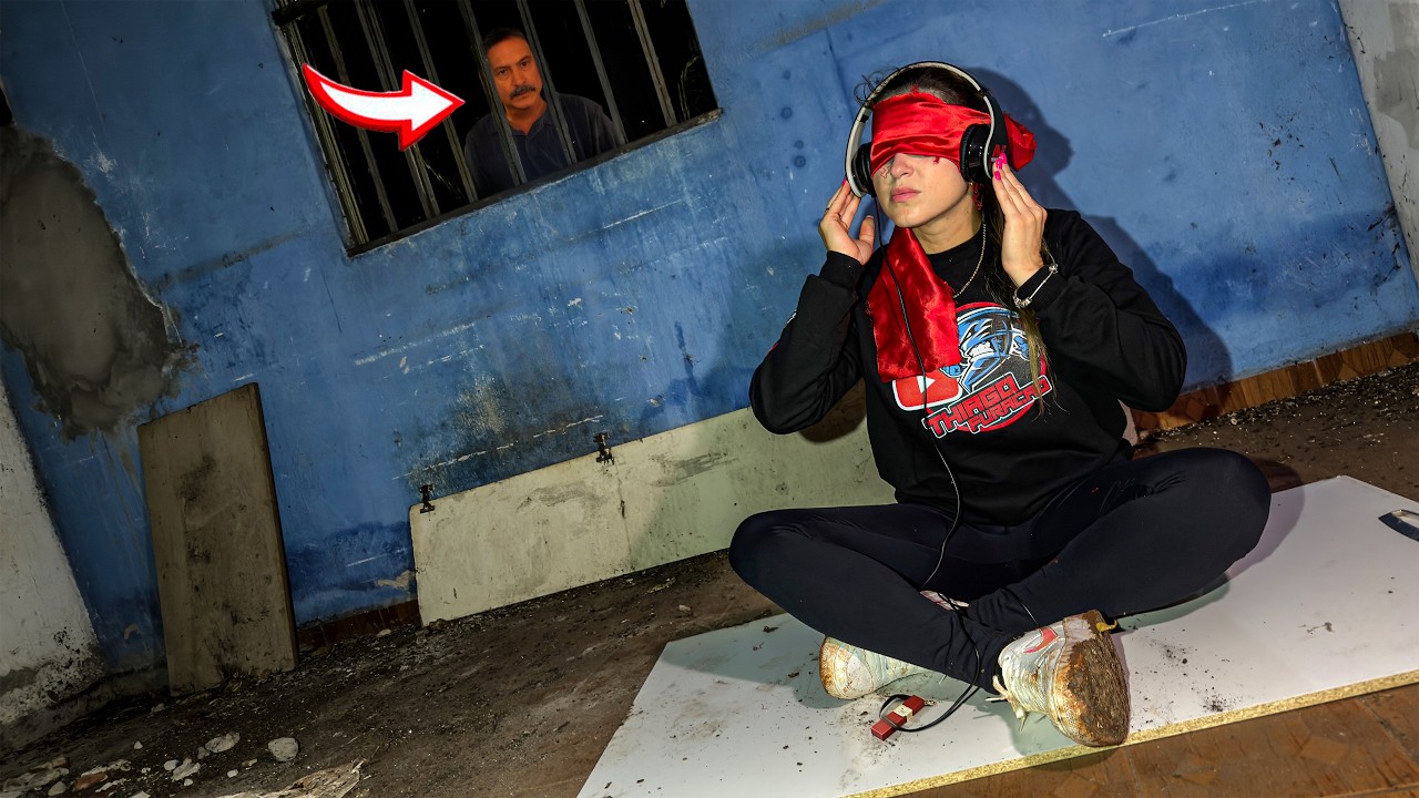 В окне стоял мужчина… и она его не видела.