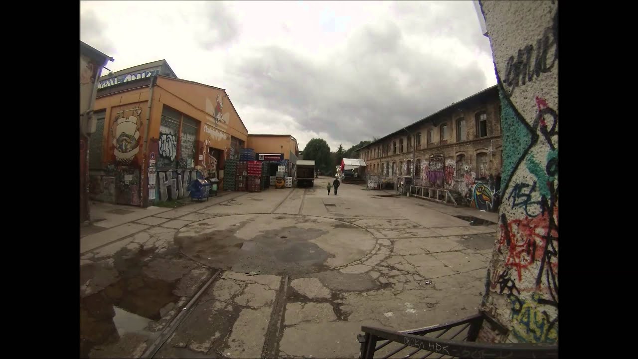 Time-lapse Berlin R.A.W Tempel daytime