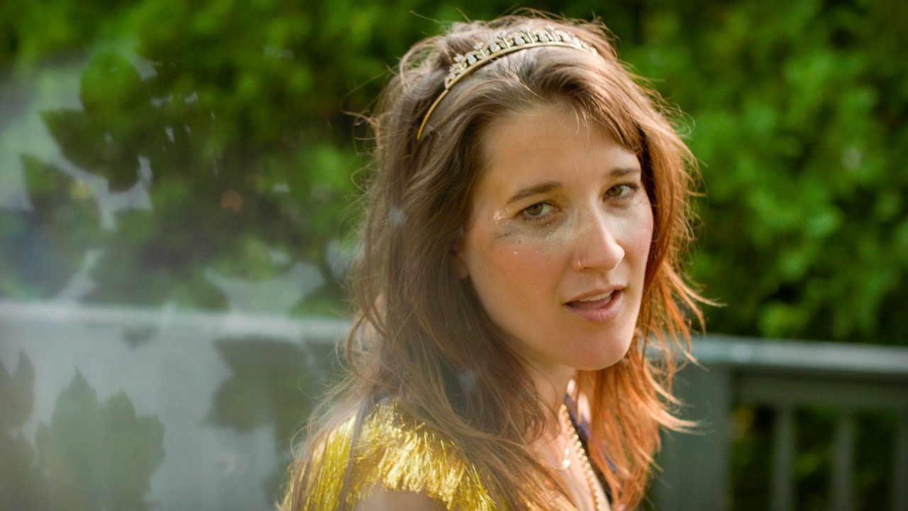 Louisa Stancioff - Look at Miss Ohio (Official Music Video)