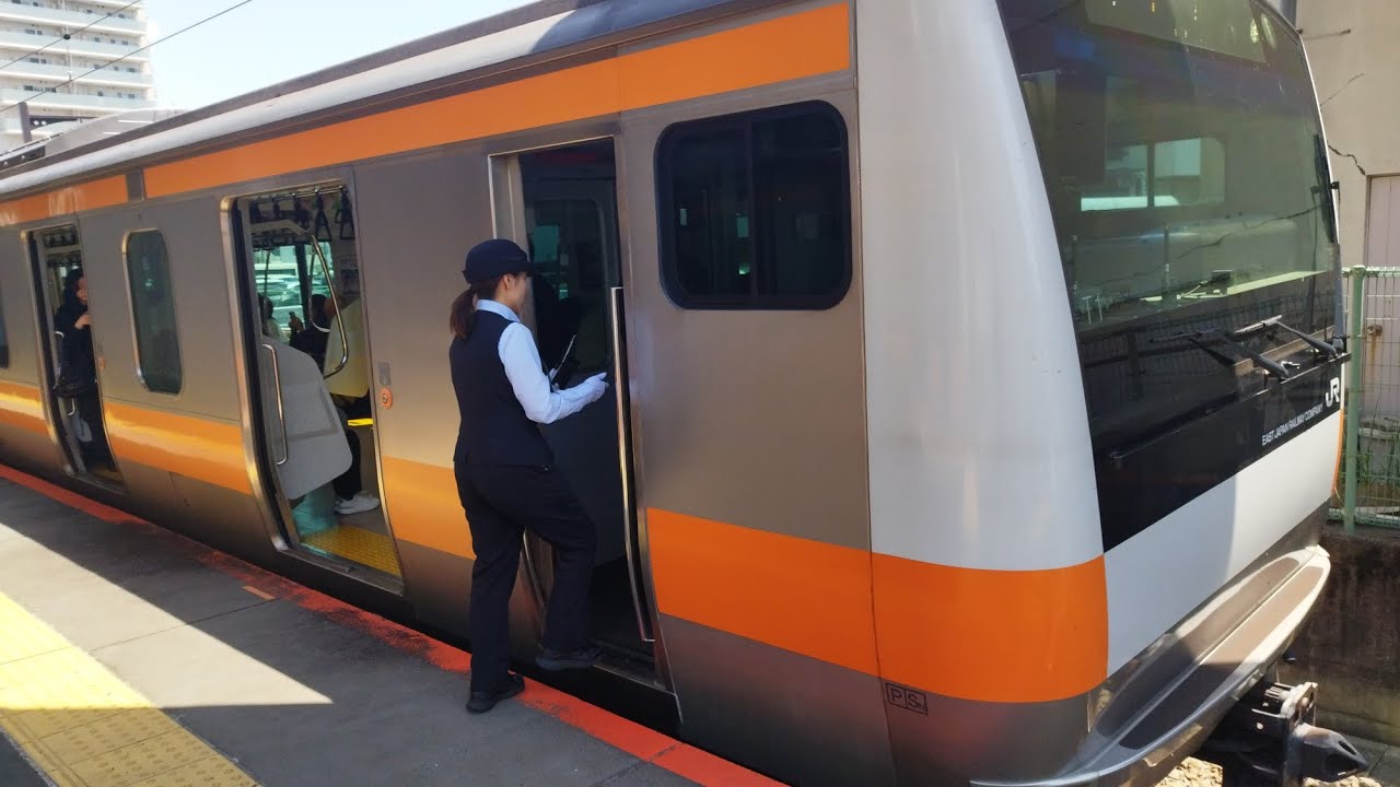 [本日限定で急遽運用入りへ]1065T E233系 T1編成(サロE233-49・サロE232-49) 当駅始発各駅停車高尾行が豊田駅2番線を発車するシーン