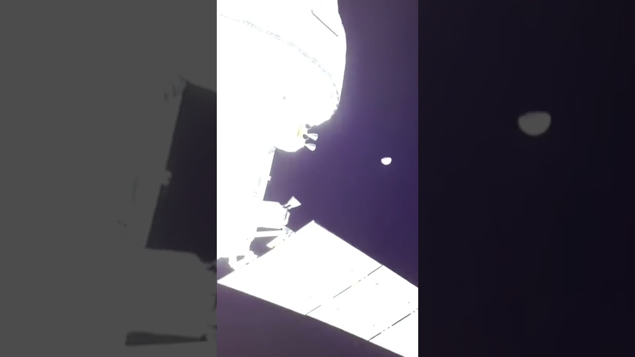 A mitad de camino a la Luna Orión publica su selfie