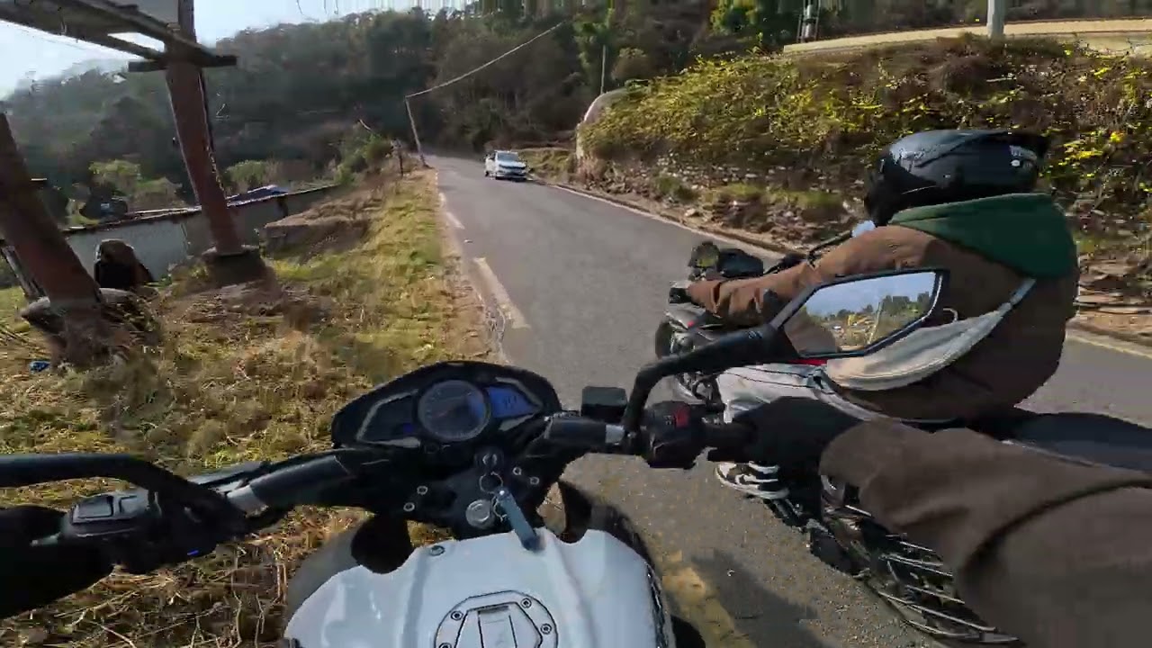 Ns200 vs Ns200 Racing //Amazing road view // (No edit)