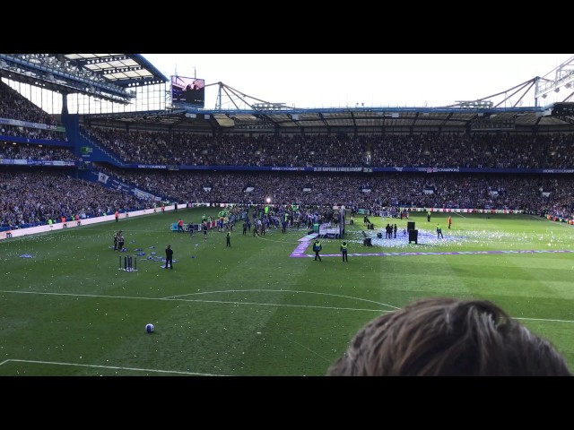 Chelsea fans sing WE ARE THE CHAMPIONS!! class=