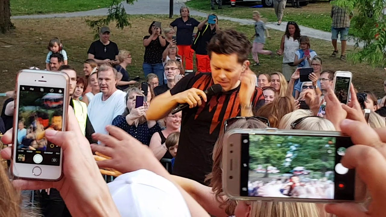 Michael Patrick Kelly E voila mit Handshake 
19.8.18 Detmold