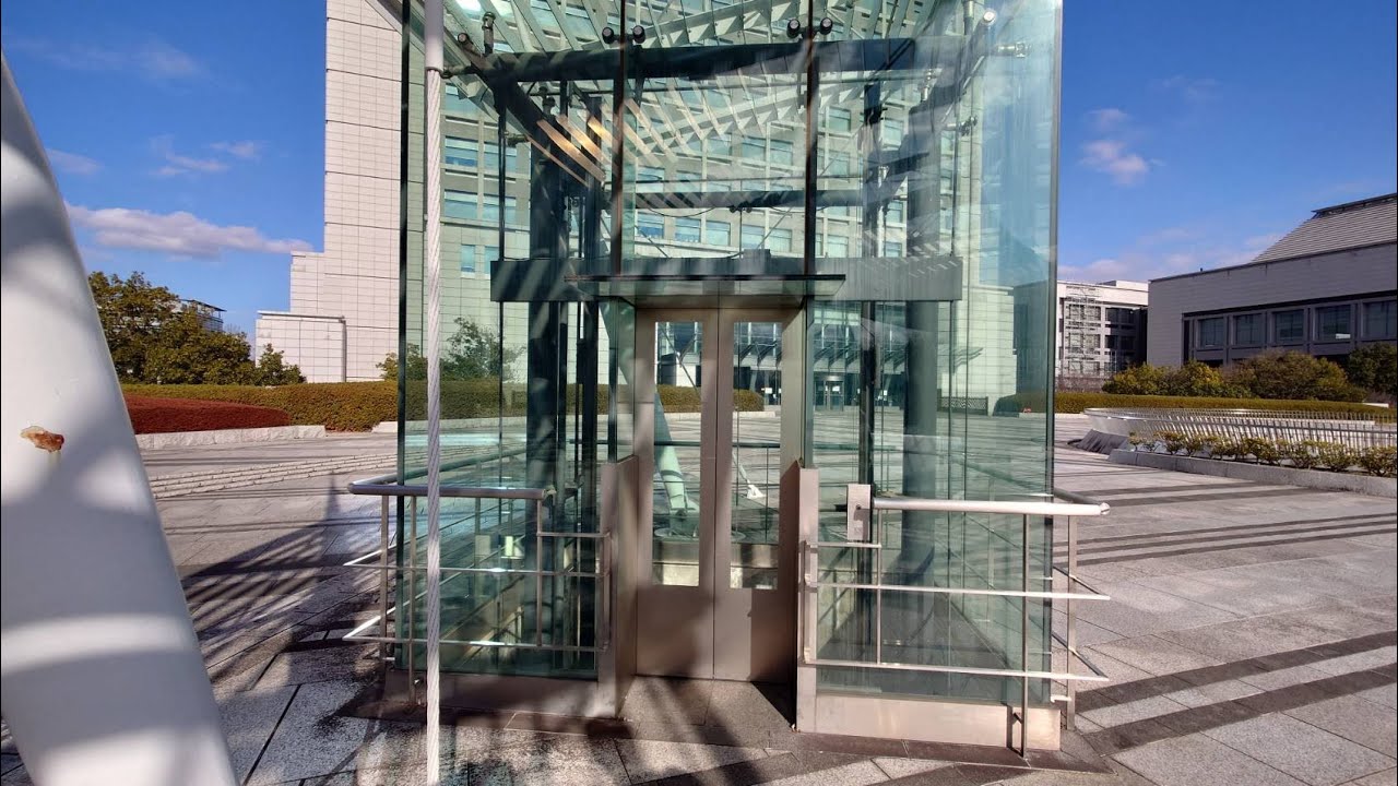 【〇階です】茨城県庁屋外のエレベータ―