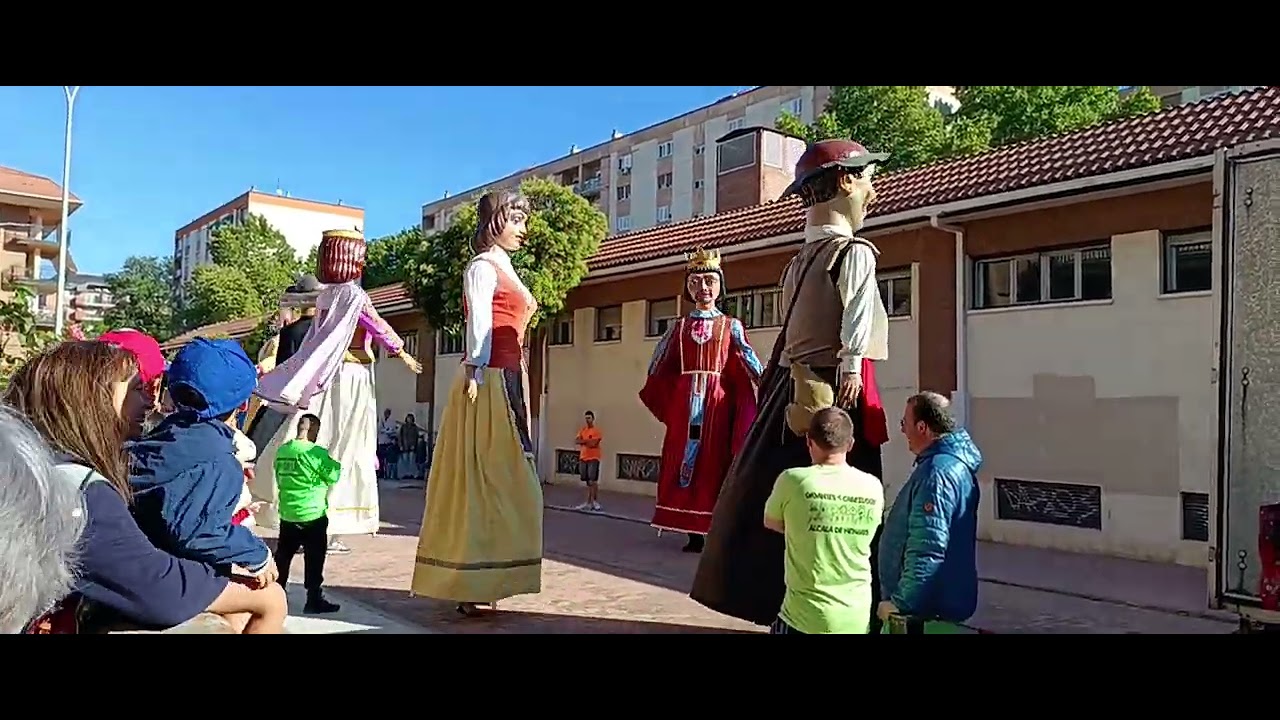 Gigantes y Cabezudos Alcalá de Henares por las fiestas de la virgen del val 2024 CAP 1