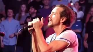 Pearl Jam - Save It For Later (Ed Smashes His Guitar) - Tampa (April 11, 2016)