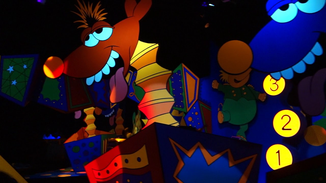 shanghai disneyland winnie the pooh