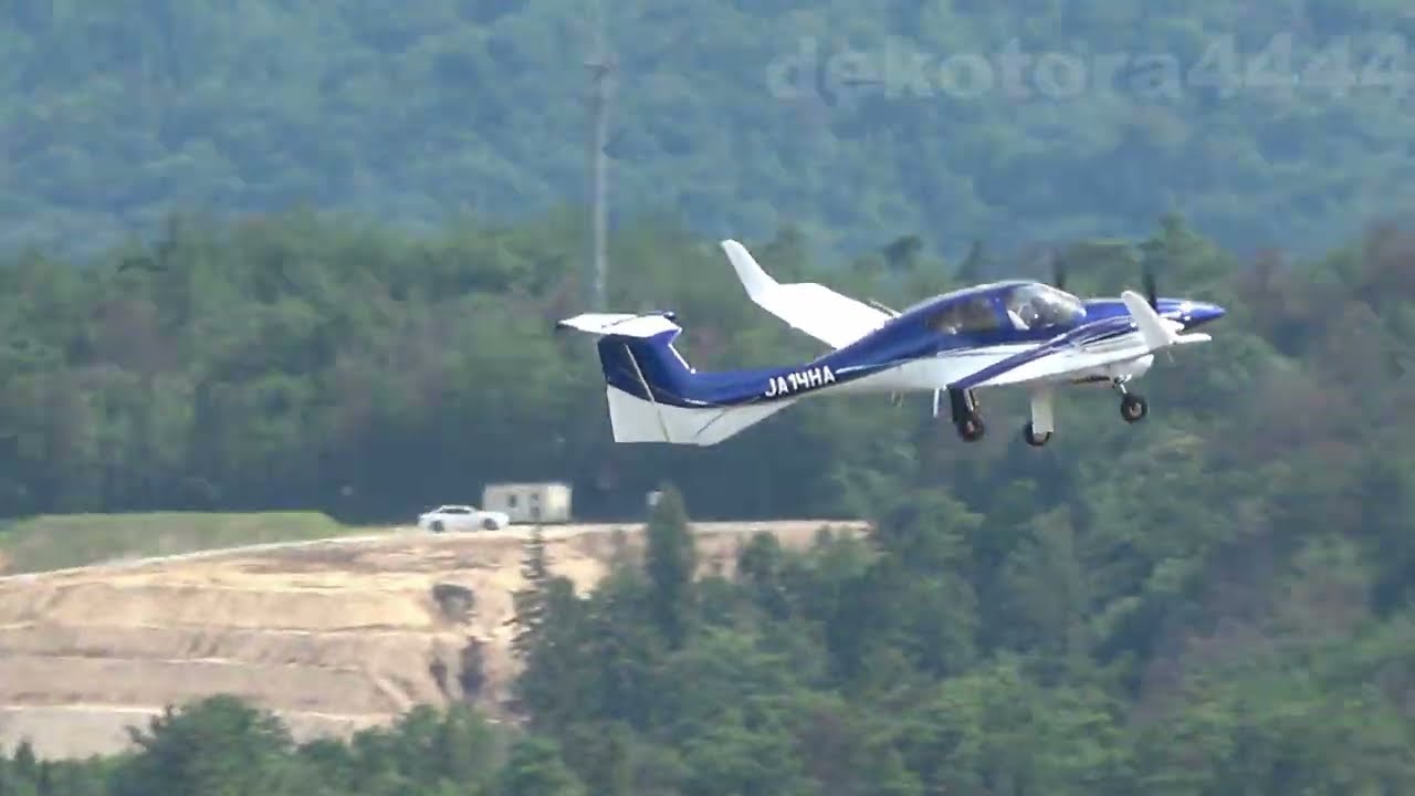 本田航空 Diamond DA42 NG TwinStar(JA14HA) 広島空港 - YouTube