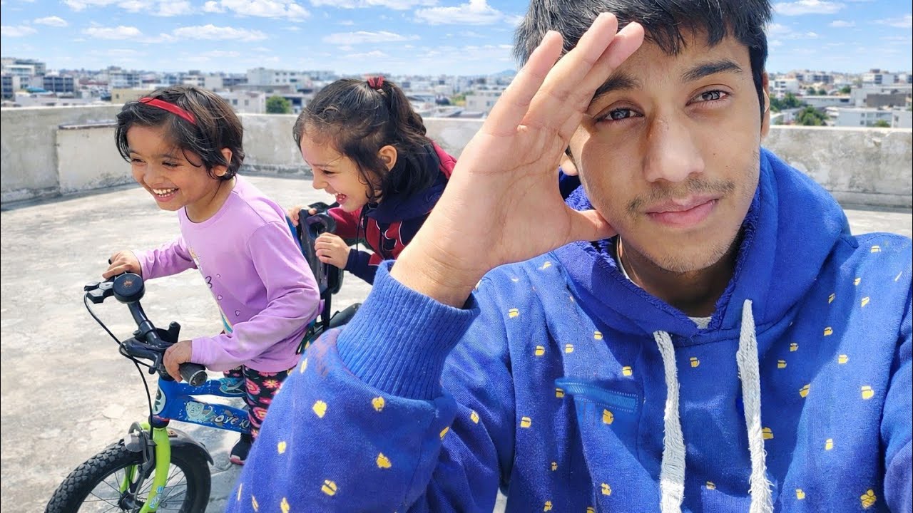 Bacho Ne Chat Me Chalayi Saikal 