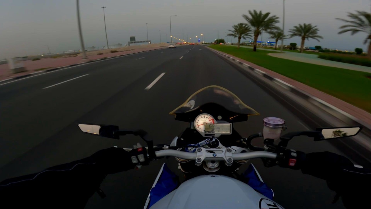 How Do I Ride My BMW S1000R in Qatar Safely? | Arrow Exhaust • Quick Shifter • Cruise Control | 4K