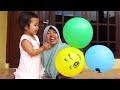 Ekspresi Lucu Afsheena Meletuskan Balon Karakter FINGER FAMILY SONG Belajar Warna Untuk Anak