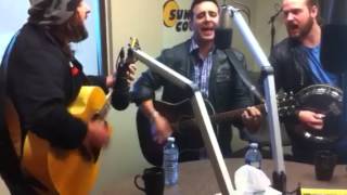 Sons Command Play Live At Sun Country