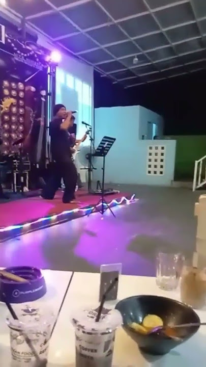Putri - Jamrud .... lepaskan suaranyaa wak ...
