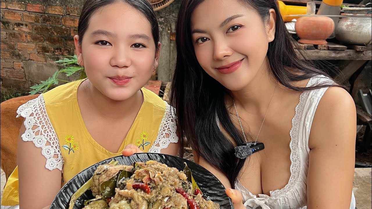 ของโปรดน้องเลยค่ะ เอะไข่ปลาน้ำโขง มกหมอ