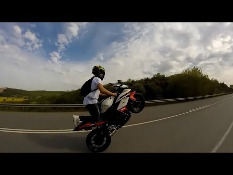 Yamaha R25 ile Polisin Yanında Ön Kaldırma Tek Teker Show