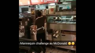 Mannequin challenge au McDonald's