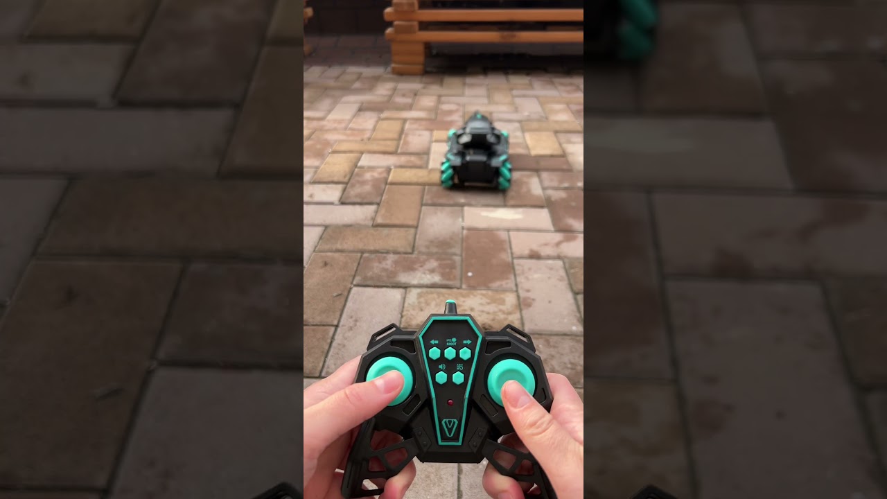 Танк від управління браслетом , стріляє орбізами 