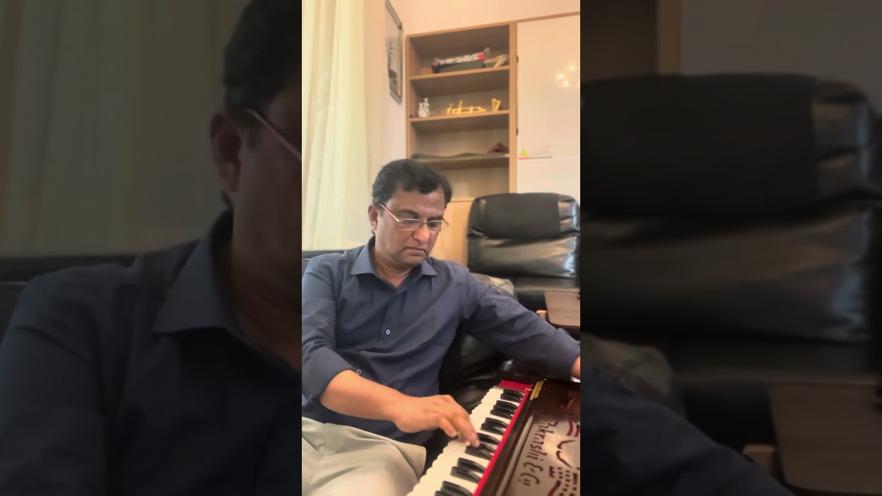 “ Anuraga gaanam pole “ a beautiful old Malayalam song - live  playing in harmonium
