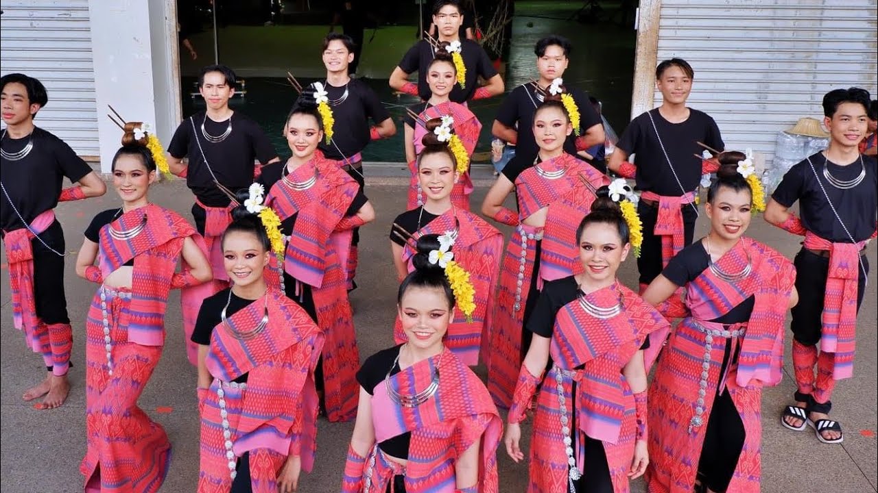 ผู้นำเชียร์คณะวิทยาศาสตร์มหาวิทยาลัยมหาสารคาม ราชพฤกษ์เกมส์ครั้งที่ 29 ตรีมพระแม่โพสพ