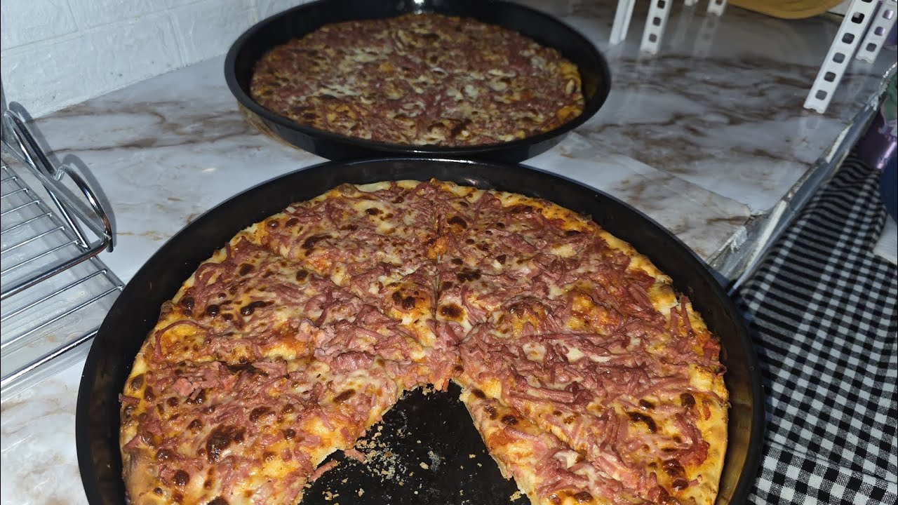 طريقة عمل البيتزا باسهل طريقة وصفة سهلة وسريعة #لايك_اشتراك_بالقناه_ليصلك_كل_جديد #بيتزا #معجنات 