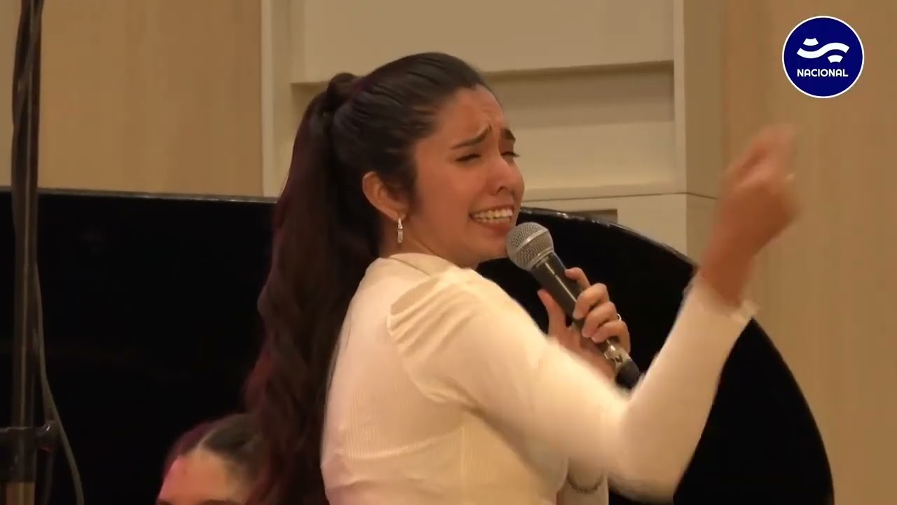 Milagros Amud  "TANGO JOVEN" En Radio Nacional Folclorica junto a la Orquesta Aeropuestos Argentina