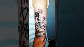 Tatuagem com frases e letras: 'Só Deus pode me Julgar' #tatuagem #tattoo #arte #art #letras #letter