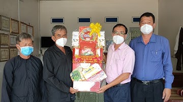 Chủ tịch UBND thị xã đến thăm, chúc tết cá nhân có nhiều đóng góp trong công tác xã hội từ thiện