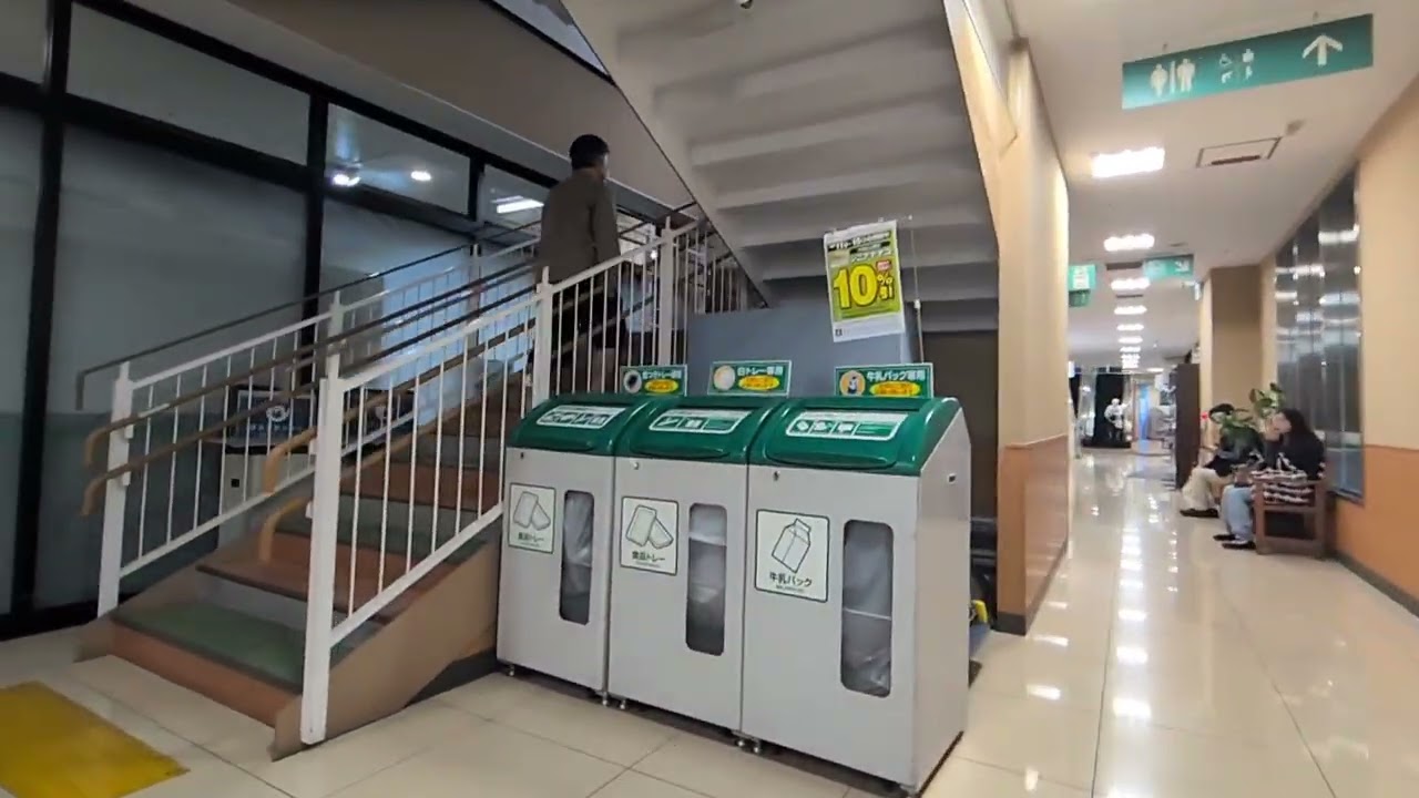 ヨークフーズ 所沢花園店　エレベーター