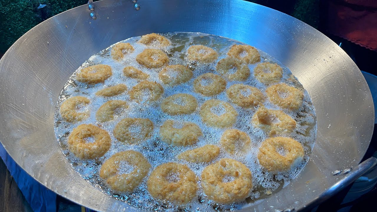 ทอดไท่ทันแล้ว…..#อีรินทอดมันกุ้ง พิกัด ตลาดบวรร่มเกล้า กรุงเทพฯ #thailand 