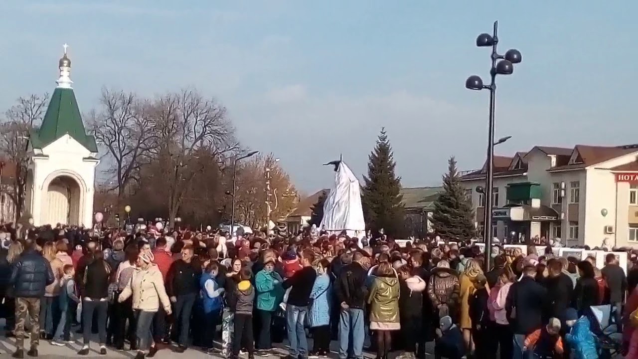 Новая усмань б. Село новая Усмань. Новая Усмань памятник Воеводе собакину. Открытие памятника собакину в новой Усмань.