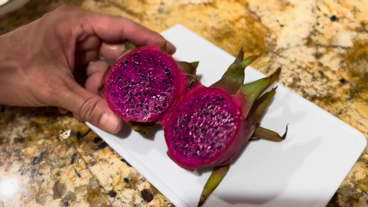 thumbnail image 2 of 2x Halley's Comet Dragon Fruit Fresh Cuttings – 8 To 12 Inches – Sweet Variety 2 of 3