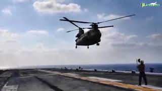 護衛艦「いずも」にチヌークが着艦