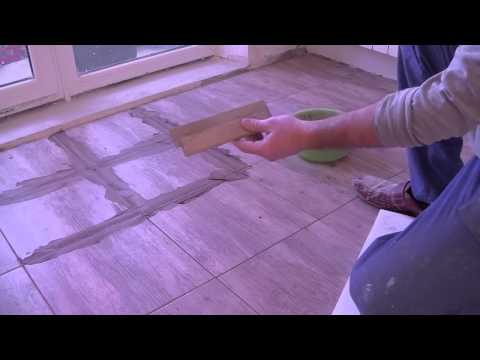 Βίντεο: Πώς να αρμολογήσετε τις ραφές στα πλακάκια στο πάτωμα: συμβουλές ειδικών