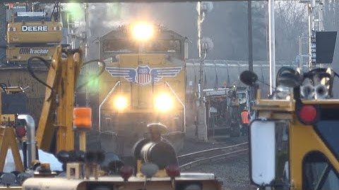 UP/CP/BNSF Lashup Leads a Potash Train Through Troutdale, OR (4K)